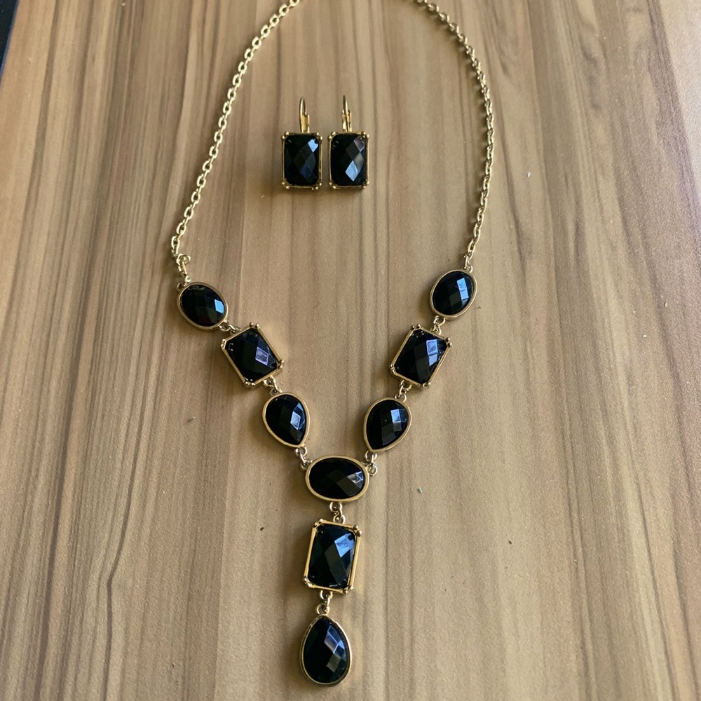 Vintage - Avon Necklace Earrings Set